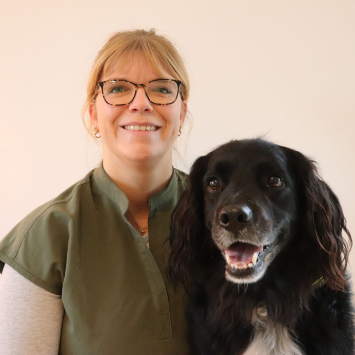 Nathalie Hairion Docteur Vétérinaire avec un chien
